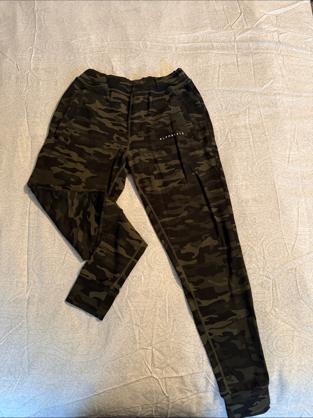 Alphalete Men's Olive Camo Joggers
